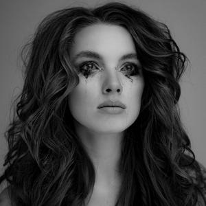 Kamēr Pret Sauli Kāpu (feat. Varakuta)