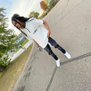 03 Dwade (feat. LaQuon) (Explicit)