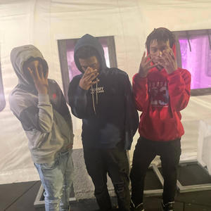 On me (redrop) (feat. X5frmobl & Tronnyboydaedae) (Explicit)