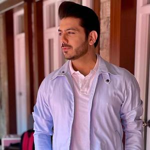 Asma pay likhi hey Dua