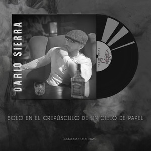 Solo en el crepúsculo de un cielo de papel