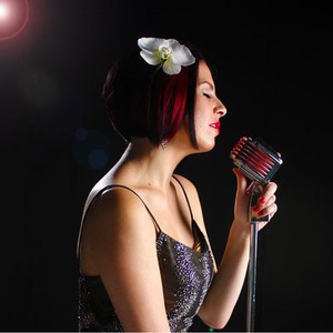 Underneath the Mistletoe(feat. Whitney Shay)