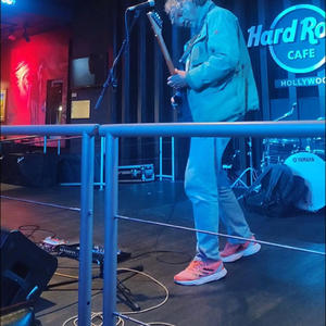 It are all rusty old wrecks (Live version at hardrockcafe hollywood)