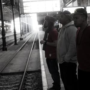 Doolhof (feat. Dox Kenzo, Omega Gomez & BildD Zuzzuguh) (Explicit)