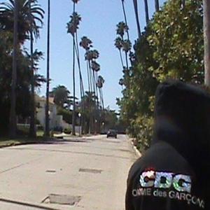 WALKIN´ AROUND (feat. AAPRACKLEZZ) (Explicit)