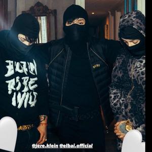 PAR DE MILLONES (feat. Therealbastiuklein) (Explicit)