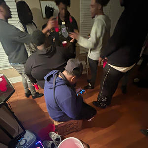 Walkemdown (feat. 2Griah) (Explicit)