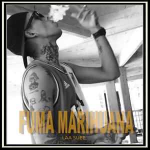Ella fuma mari