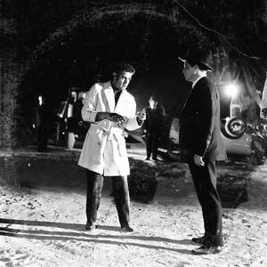 Den Yparxeis (Instrumental)