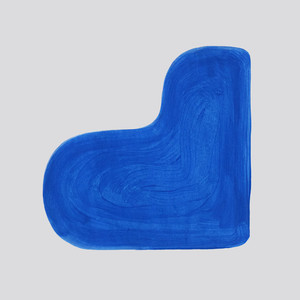 Un Arpa Descansa Dentro De Un Piano De Cola