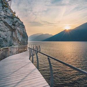 10 BLUNTS (feat. Kdon) (Explicit)