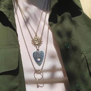 amulet(feat. Moodyriley) (Explicit)