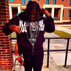 Leave me alone (feat. 1fullyauto) (Explicit)