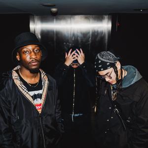 Outta My Way (feat. Txxicacid & Yọmí Adé) (Explicit)