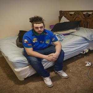 Servin Bricks(feat. Maui Bands) (Explicit)