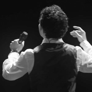 Qal Sənə Qurban (Live)