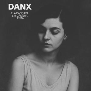 Ela dançava em câmera lenta