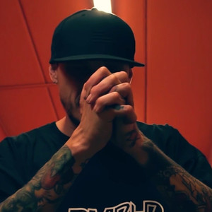 Aquí No Pasa Nada (feat. King Dest, Favelas J Flus) (Explicit)