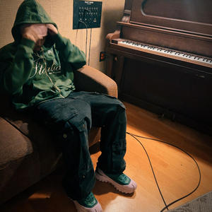 Broll (Explicit)