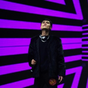 橘子树下唱歌的女孩