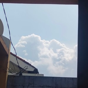 Pikiranku melayang jauh kerumah