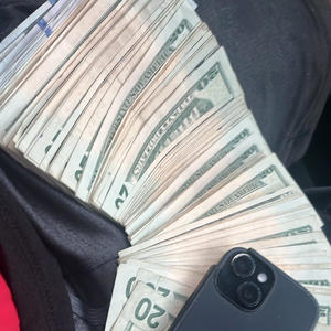 Glitch (feat. Luh hud & Balmain81) (Explicit)