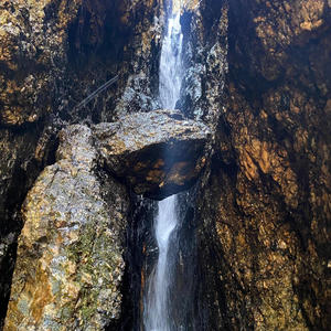 ghost (feat. zach9x) (Explicit)