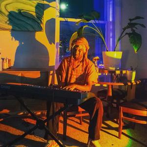 351 (feat. Makinde LA)