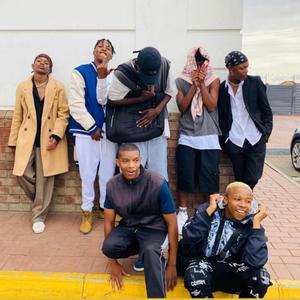 Cash Out (feat. TechnoX, Mr Spontaneous, PeterXon, Rae Schlayter & Savage King|Explicit)