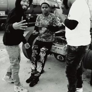 5 FLOORS UP (feat. Skeem flaveir & STK PESO) (Explicit)