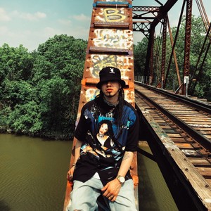 No Es Amor (feat. Shaden Vega)