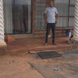 IDGAF (feat. JayyDee)