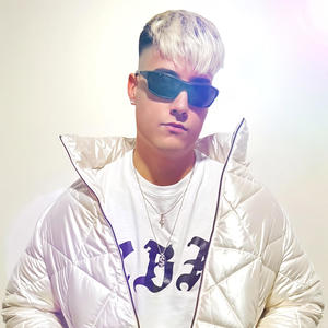 NOCHES EN VELA (Explicit)