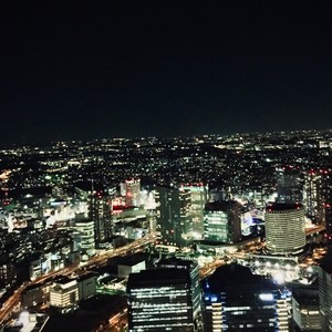 ピアノから始まる感動的なオーケストラ