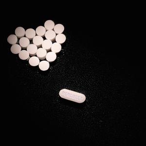 HEARTBREAK N DRUGS (feat. tys0n) (Explicit)