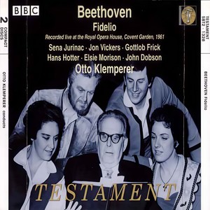 Er erwacht! (他醒了！)