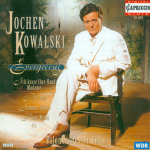 Vocal Recital: Kowalski, Jochen - ERWIN, R. / JARY, M. / SCHULTZE, N. / DOELLE, F. / MACKEBEN, T. / CASUCCI, L. / BENATZKY, R. (Evergreens)