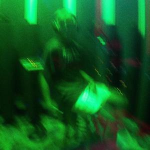 hold me down (feat. Noie J) (Explicit)