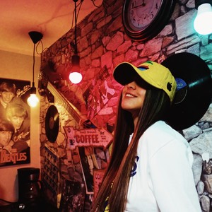 Frágil(feat. Cannor Big B)