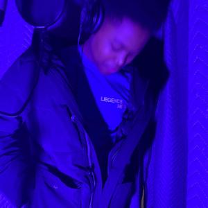 Bowie (feat. AyyeHez) (Explicit)