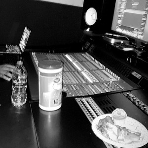 WLDONMYSHOULDER (feat. Osoquan) (Explicit)