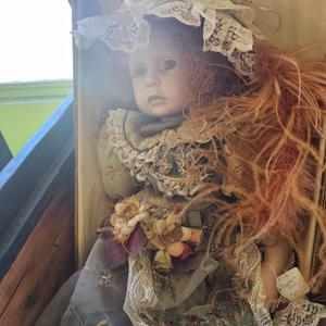 The Heroine And Her Disconnection To Humanity