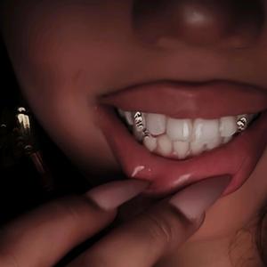 DIAMONDS FREEZIN´ (feat. UnluckyEight) (Explicit)