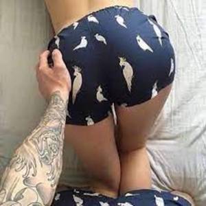SENTA E KIKA PARA E TRAVA
