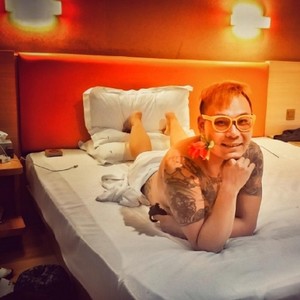 睡不着，胸口闷，脑壳有点昏