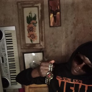 Shinning with no jewellery (feat. Hlokza & mellow fellow) (Explicit)