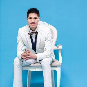 谁看见我爱人中英版带主旋律伴奏