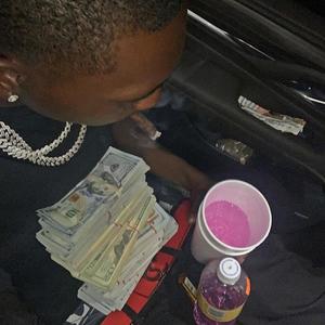 Hooters(feat. Baby Dior & De Bizzle) (Explicit)