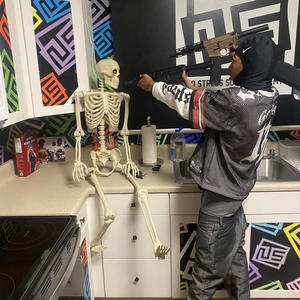 Hop out on feet (feat. Peso Billz) (Explicit)