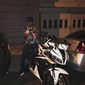 Levitando (Explicit)